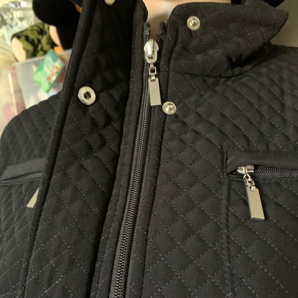 Black Quilted Jacket – Classic & Stylish, Size M, Button & Zipper Details - Picture 5 of 7